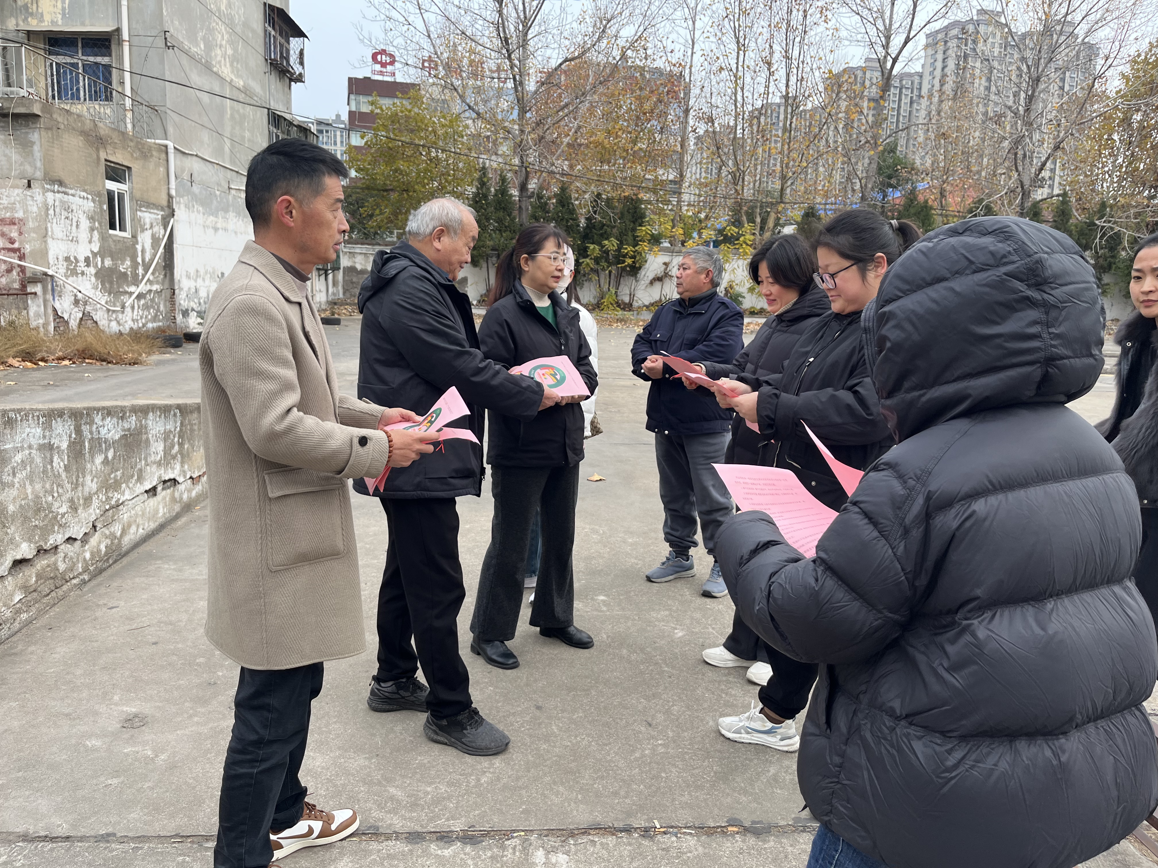 汽运驾校开展交通安全宣传活动