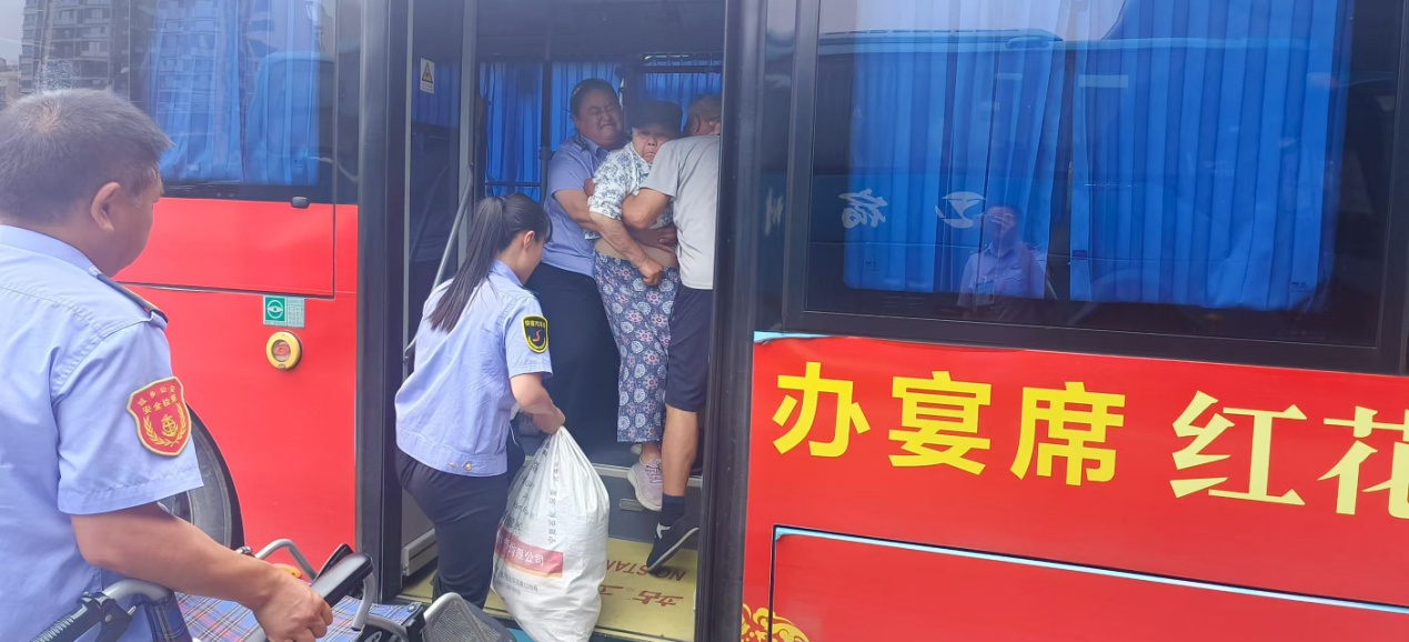 宿州快客汽车站积极开展暑运志愿服务活动